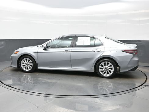 Used 2023 Toyota Camry LE image 3