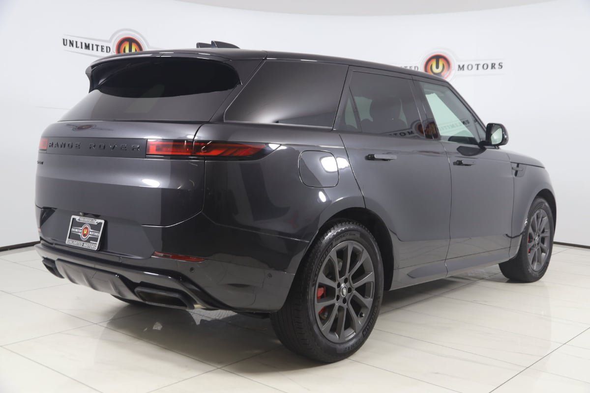 Used 2024 Land Rover Range Rover Sport Dynamic SE AWD/4WD image 3