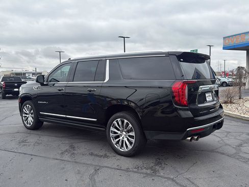 Used 2021 GMC Yukon XL Denali w/ Denali Premium Package image 13