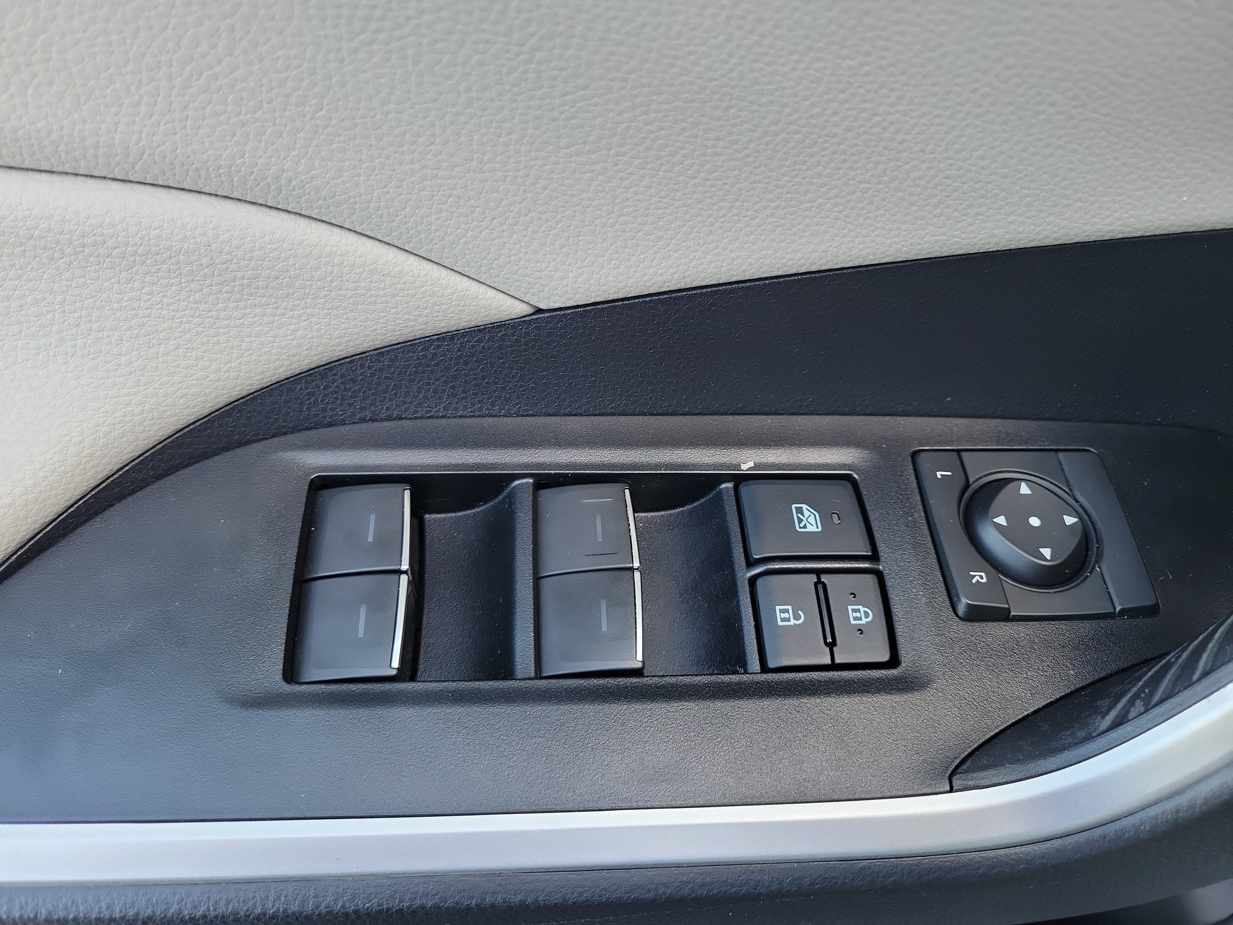 Used 2022 Toyota RAV4 XLE AWD/4WD image 21