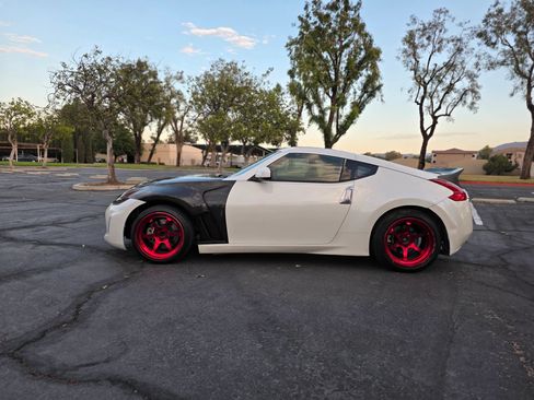 Used 2017 Nissan 370Z Coupe RWD image 5