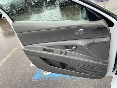 Used 2021 Hyundai Elantra Blue image 22