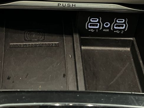 Used 2024 Chrysler Pacifica Limited FWD image 59