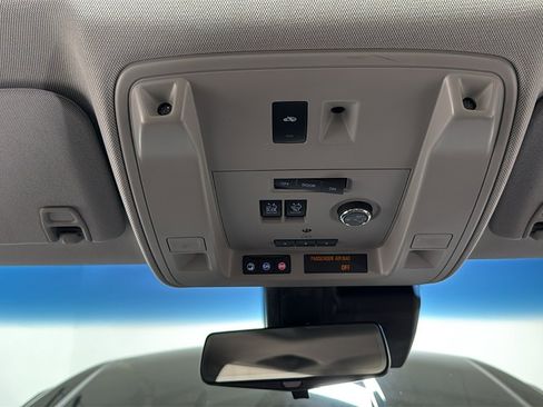 Used 2019 Cadillac Escalade ESV Premium Luxury image 11