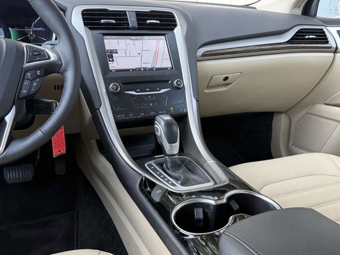 Used 2015 Ford Fusion SE w/ Equipment Group 202A image 26