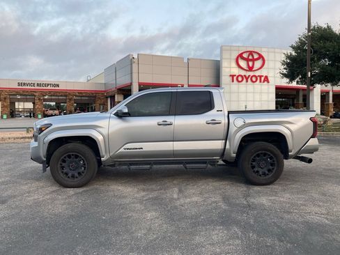 Certified 2025 Toyota Tacoma SR5 AWD/4WD image 8