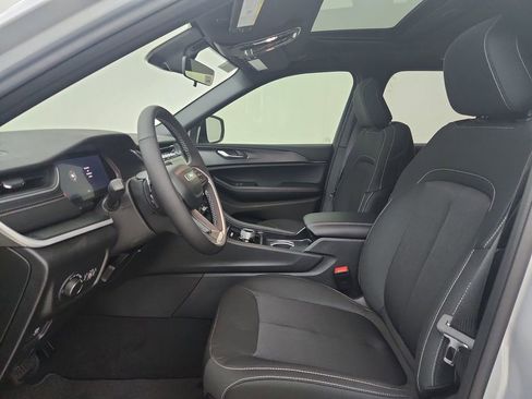 New 2025 Jeep Grand Cherokee Laredo X w/ Luxury Tech Group I image 19