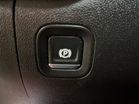 Used 2021 Chevrolet Silverado 2500 Custom w/ Custom Value Package image 17