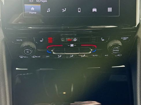 Used 2024 Jeep Grand Cherokee Altitude image 15