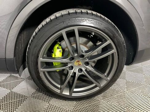 Used 2020 Porsche Cayenne E-Hybrid image 39