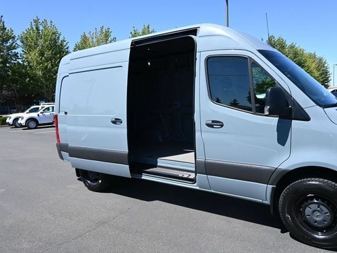 Used 2019 Mercedes-Benz Sprinter 144 image 44