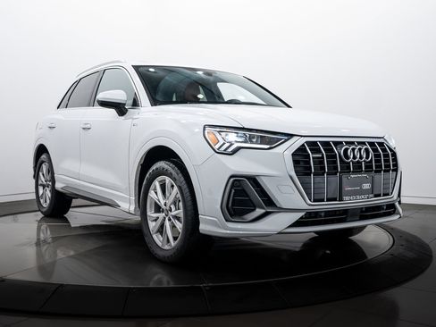 Certified 2023 Audi Q3 2.0T Premium w/ Convenience Package image 2