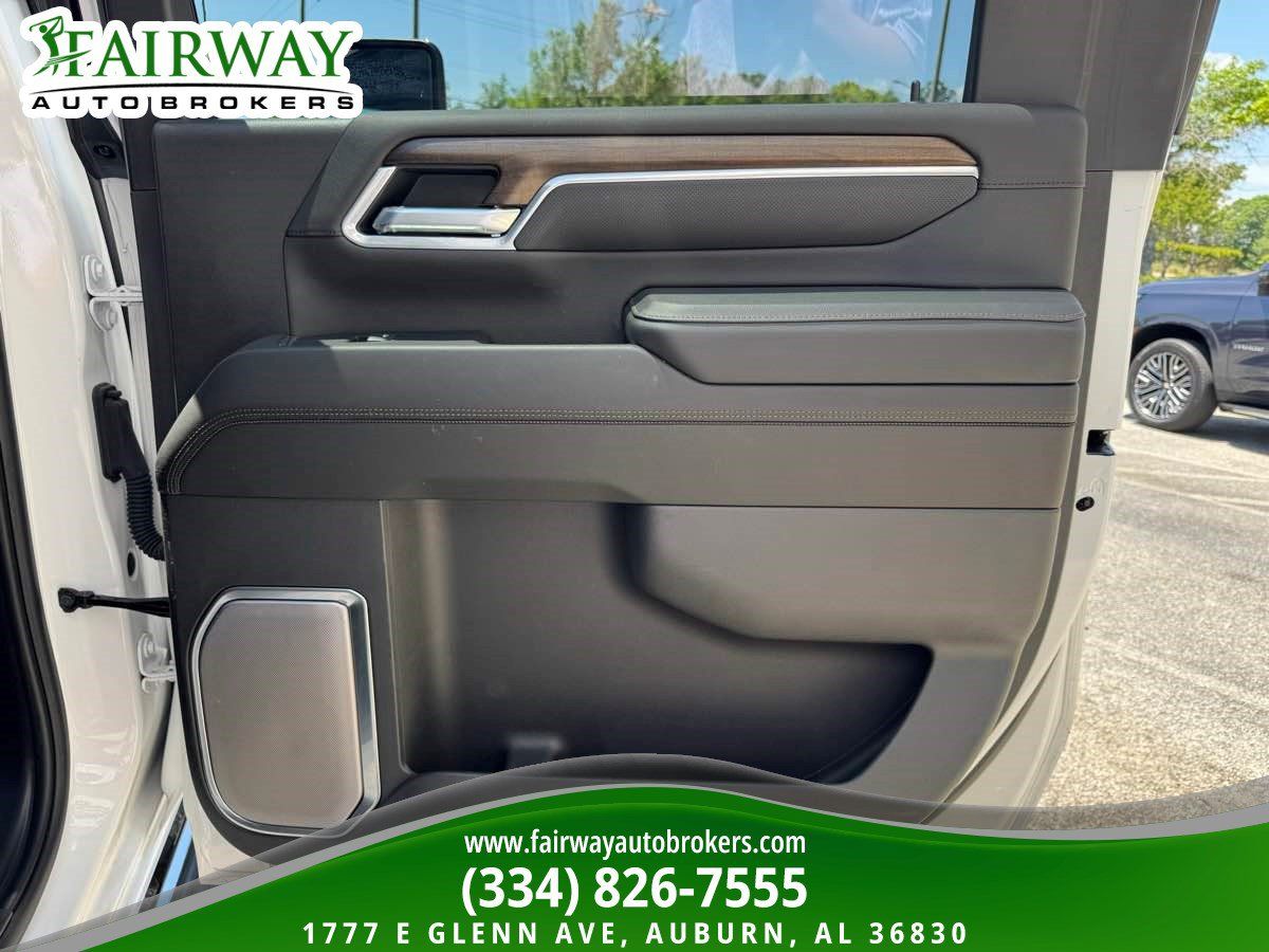 Used 2025 Chevrolet Silverado 2500 High Country w/ Technology Package AWD/4WD image 32