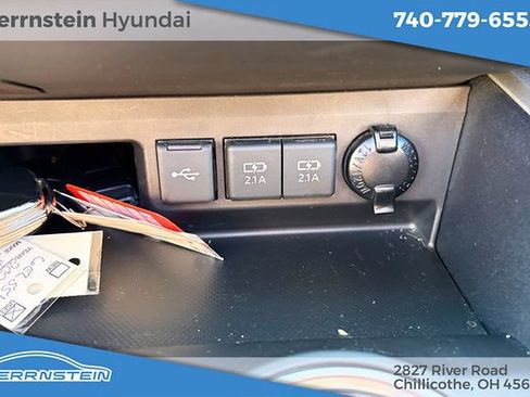 Used 2021 Toyota Highlander XLE AWD/4WD image 20
