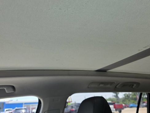 Used 2020 Volkswagen Tiguan SE w/ Panoramic Sunroof Package FWD image 24