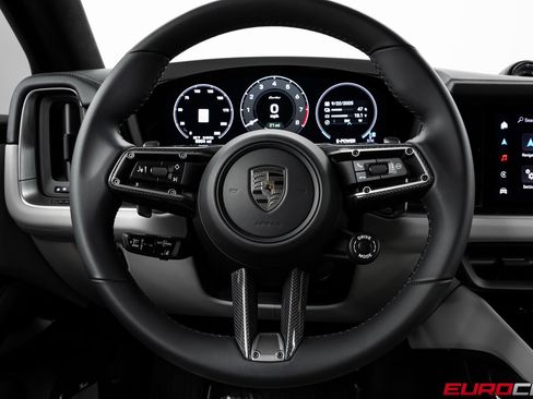 Used 2025 Porsche Cayenne Turbo image 28