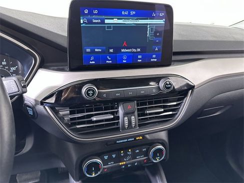 Used 2022 Ford Escape SE w/ SE Sport Appearance Package image 14