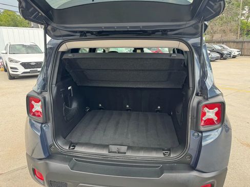 Used 2019 Jeep Renegade Latitude w/ Safety & Security Group II AWD/4WD image 39