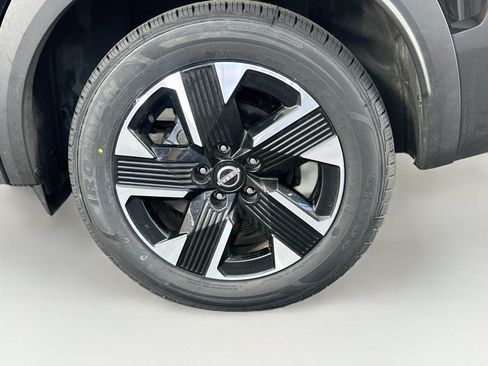 Used 2025 Nissan Kicks SR w/ Illumination Package AWD/4WD image 11