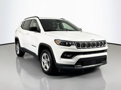 Used 2023 Jeep Compass Latitude AWD/4WD image 3