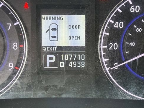 Used 2015 INFINITI Q40 Base image 2