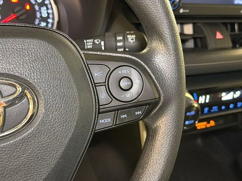 Used 2021 Toyota RAV4 XLE w/ Convenience Package image 24