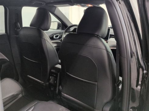 Used 2023 Jeep Compass Limited image 19