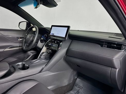 Used 2024 Toyota Venza Nightshade image 32