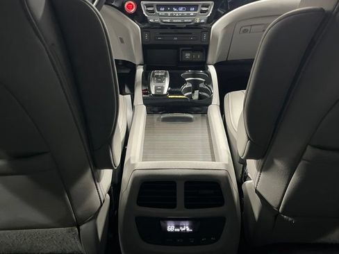 Used 2017 Honda Pilot Touring image 34