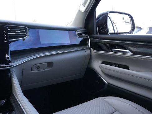 Used 2022 Jeep Wagoneer Series III w/ Convenience Group I image 8