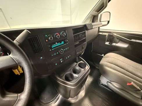 Used 2024 GMC Savana 2500 w/ Driver Convenience Package image 89