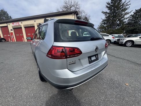 Used 2017 Volkswagen Golf Alltrack SE AWD/4WD image 5