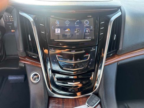 Used 2015 Cadillac Escalade ESV Luxury RWD image 40