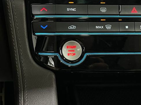 Used 2019 Jaguar F-PACE Prestige image 23