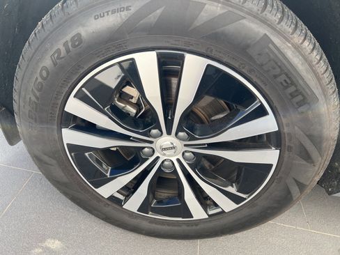 Used 2024 Volvo XC60 B5 Core image 23