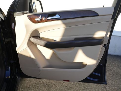 Used 2017 Mercedes-Benz GLE 400 4MATIC image 37