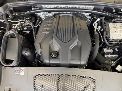 Used 2025 Porsche Macan Turbo AWD/4WD image 27