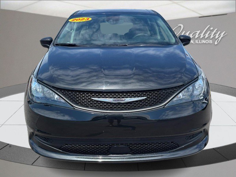Used 2023 Chrysler Voyager LX FWD image 11