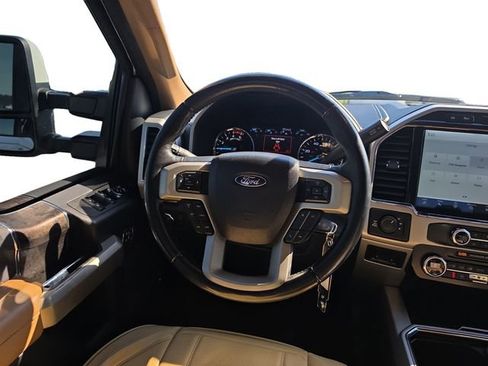 Used 2022 Ford F250 Lariat w/ Lariat Value Package AWD/4WD image 14