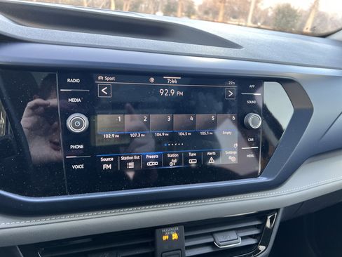 Used 2024 Volkswagen Taos SE w/ Panoramic Sunroof Package image 22