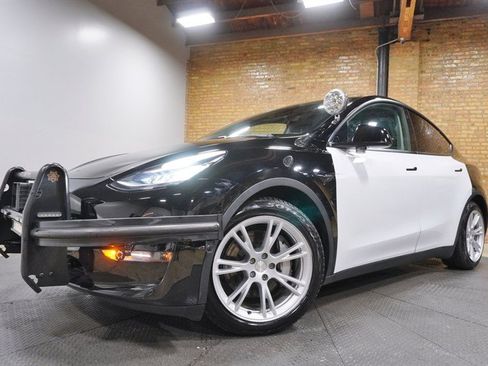 Used 2021 Tesla Model Y Long Range AWD/4WD image 1