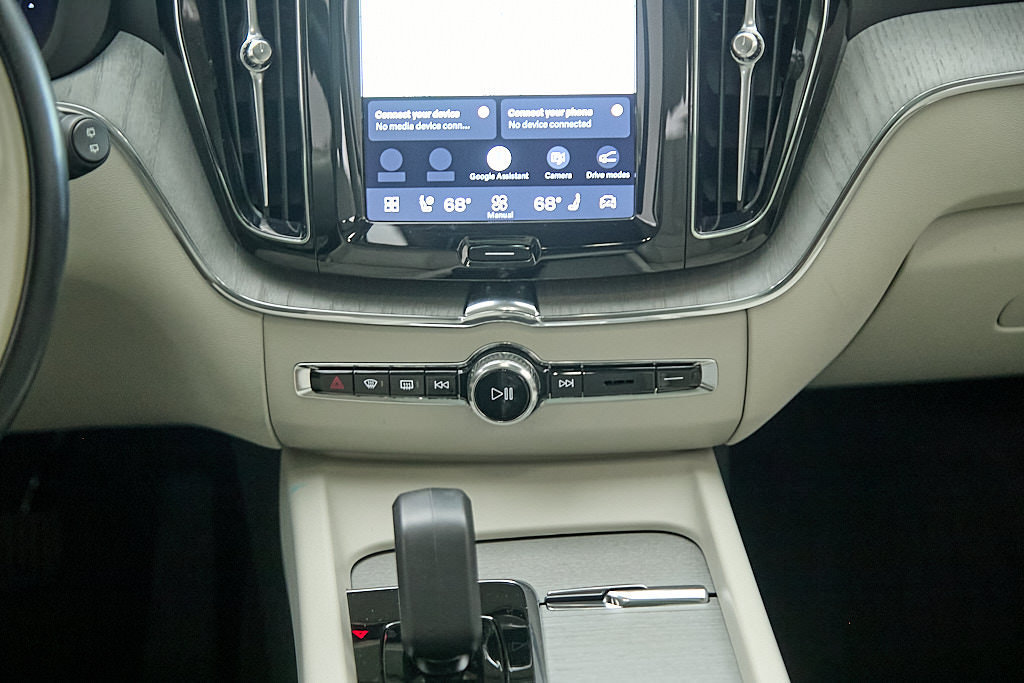 Certified 2025 Volvo XC60 T8 Plus w/ Protection Package Premier AWD/4WD image 29