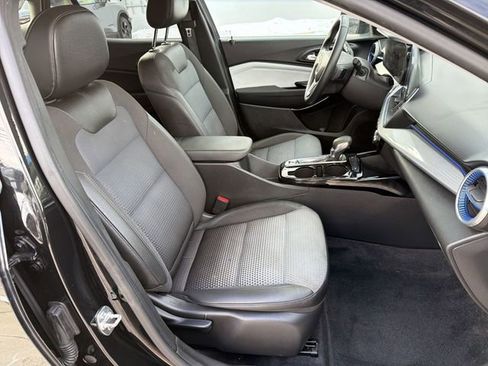 Used 2025 Chevrolet Trax LT w/ Driver Confidence Package image 25