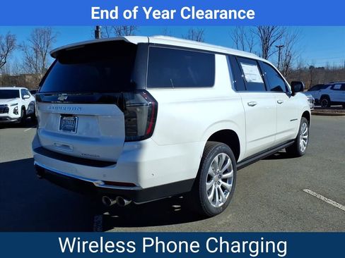 New 2025 Chevrolet Suburban Premier image 30