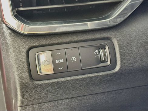 Used 2025 GMC Acadia Elevation w/ Elevation Premium Package FWD image 11