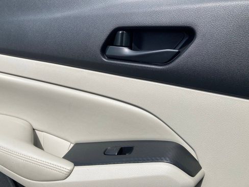 Used 2025 Nissan Altima 2.5 SV image 12