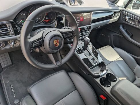 Certified 2026 Porsche Macan AWD/4WD image 4