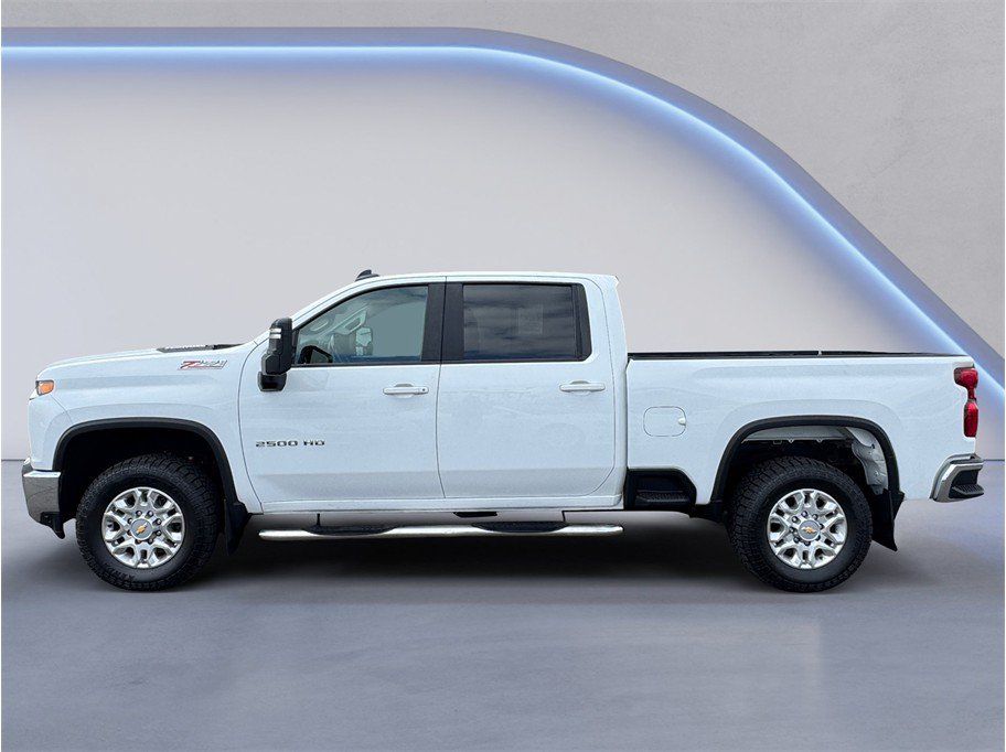 Used 2023 Chevrolet Silverado 2500 LT AWD/4WD image 3