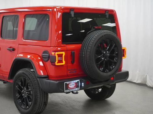 Certified 2025 Jeep Wrangler Unlimited Sahara w/ Safety Group AWD/4WD image 12