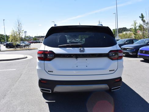 New 2026 Honda Pilot Touring image 8
